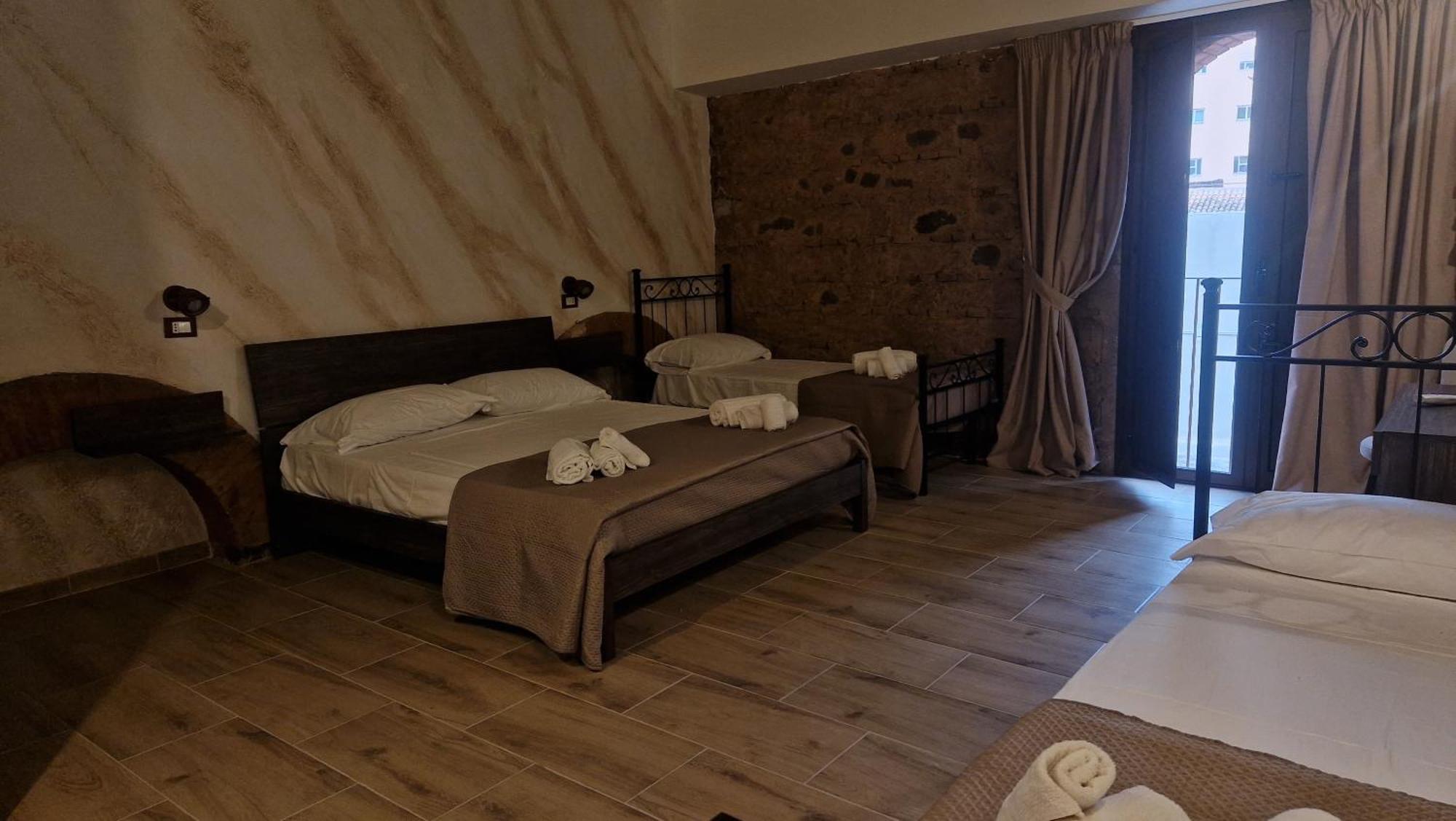 La Ciminiera Rooms คาตาเนีย ภายนอก รูปภาพ
